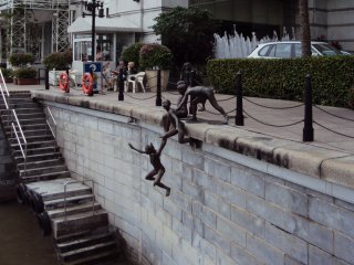 カベナ橋畔の彫刻6